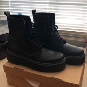 ASOS - CHUNKY LACE UP BOOT